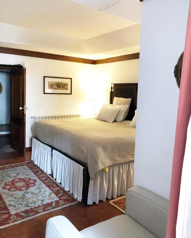 Large Double Room image 1