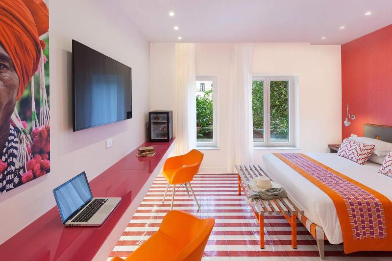 Double or Twin Room image 4