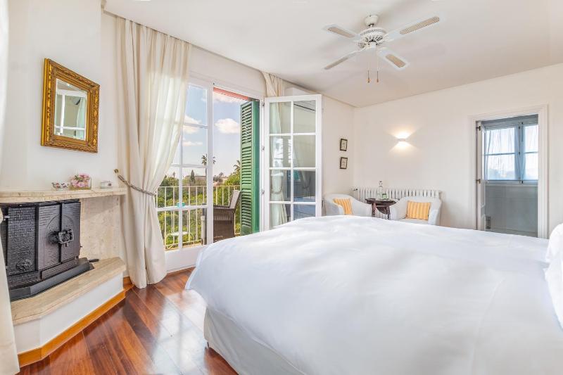 Double Room with Garden View image 1