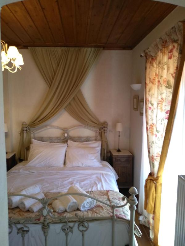 Deluxe Queen Suite image 1