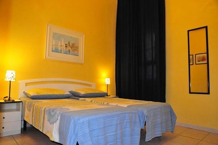 Double or Twin Room with Shared Bathroom image 1