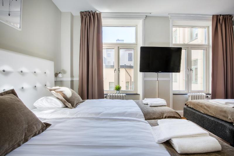 Quadruple Room image 3