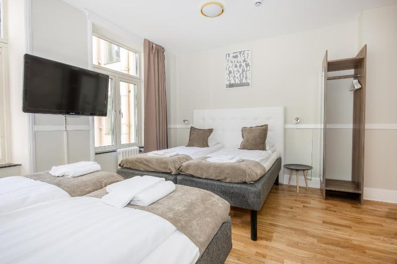 Quadruple Room image 4