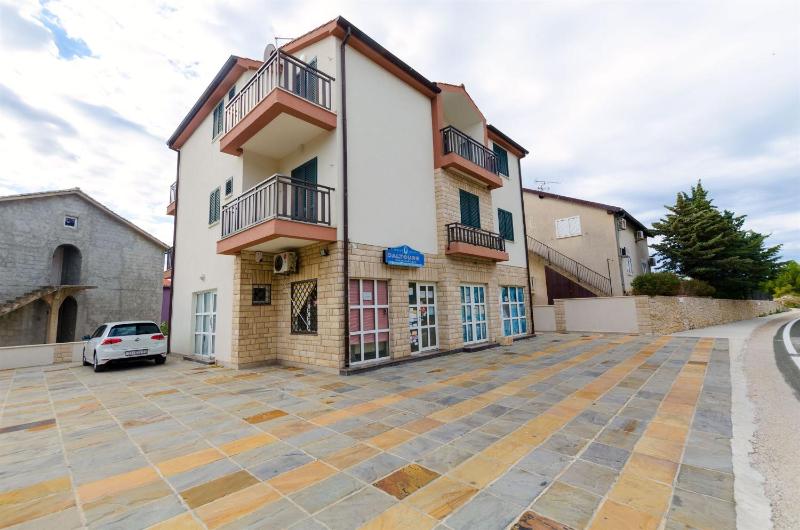 Apartments Karmen - image 2