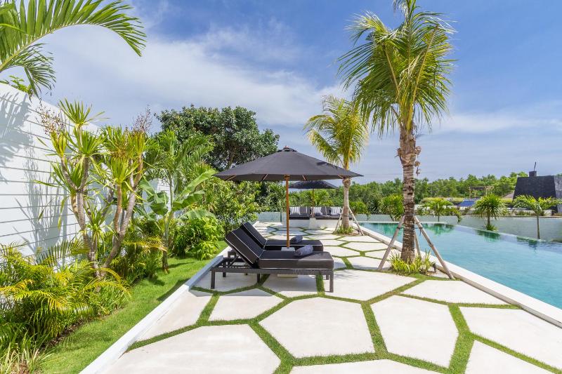 Villa Kusuma - Luxury Sea View 5 Bedroom Villa Close to Savaya - image 10