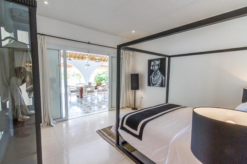 Villa Kusuma - Luxury Sea View 5 Bedroom Villa Close to Savaya - image 8