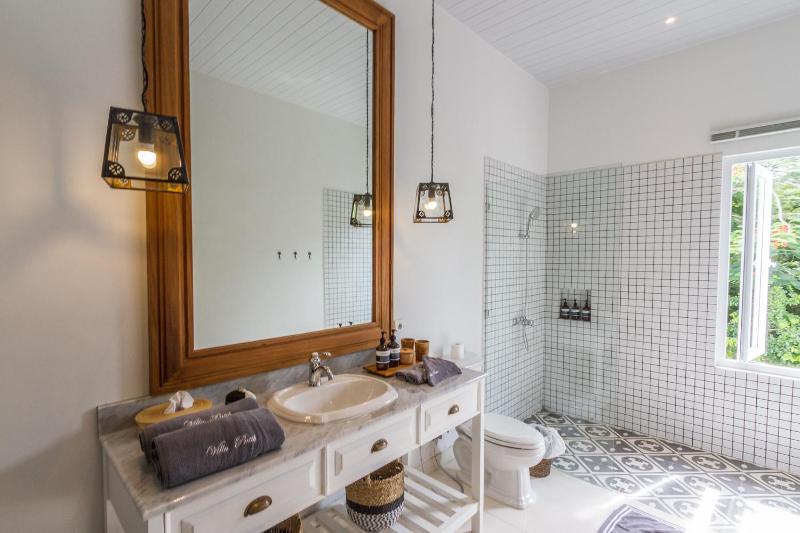 Villa Kusuma - Luxury Sea View 5 Bedroom Villa Close to Savaya - image 14