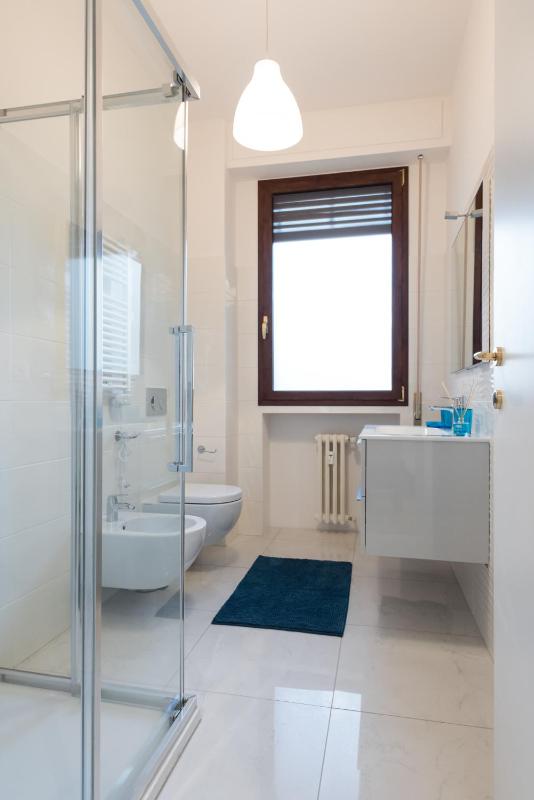 King Suite with Balcony image 4