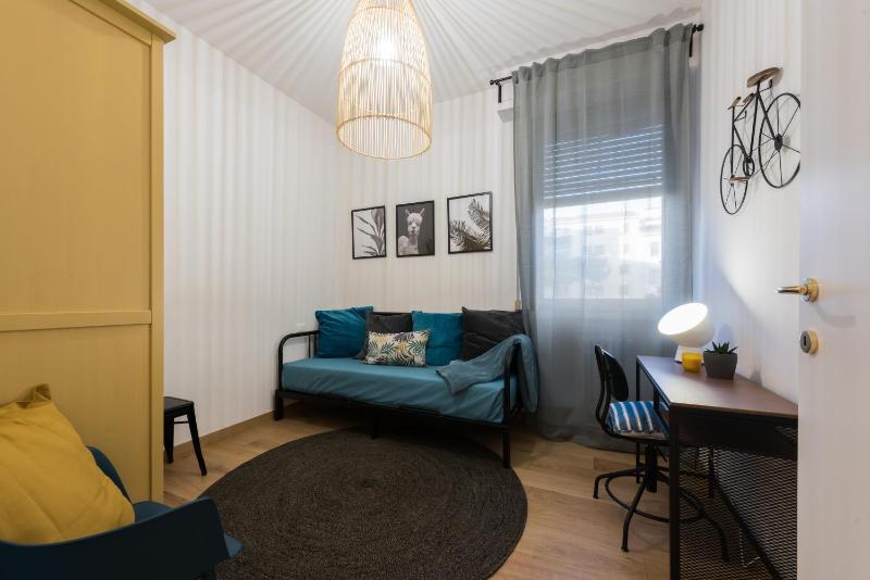 King Suite with Balcony image 3