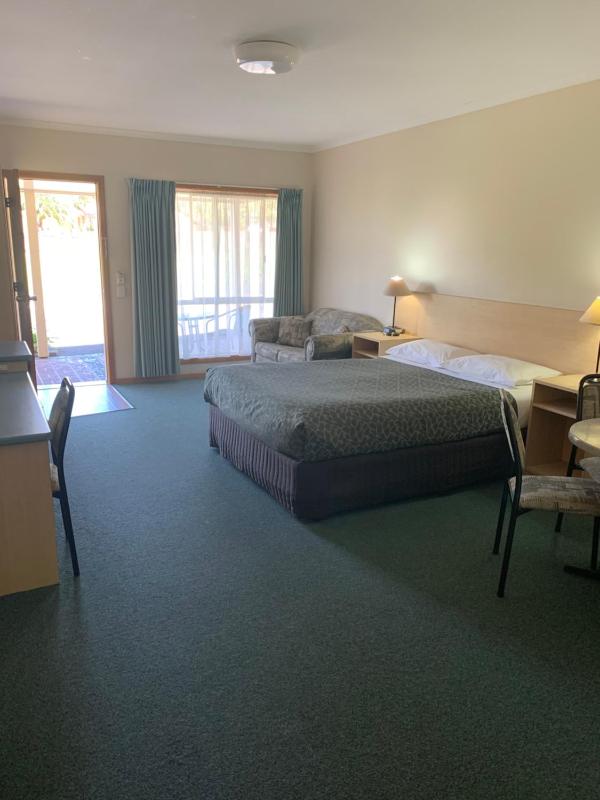 Arthur Phillip Motor Inn - image 23