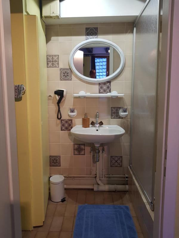 Double Room image 3
