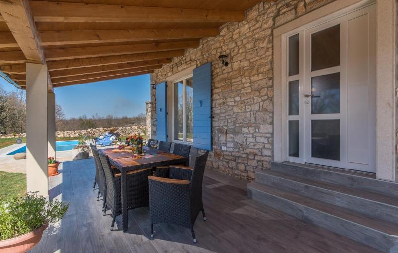 Villa with Garden View image 4