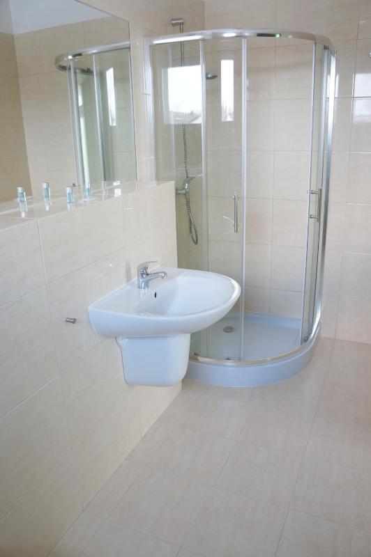 Triple Room with Private Bathroom image 2