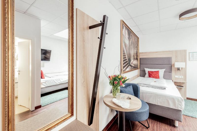 Superior Single Room image 3