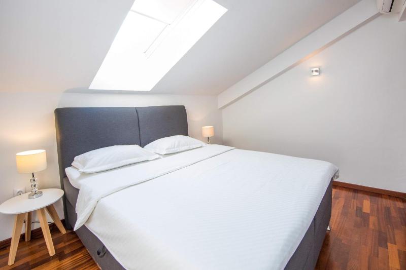Two-Bedroom Suite with Balcony and Sea View image 4
