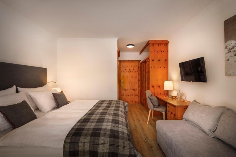 Classic Triple Room image 2