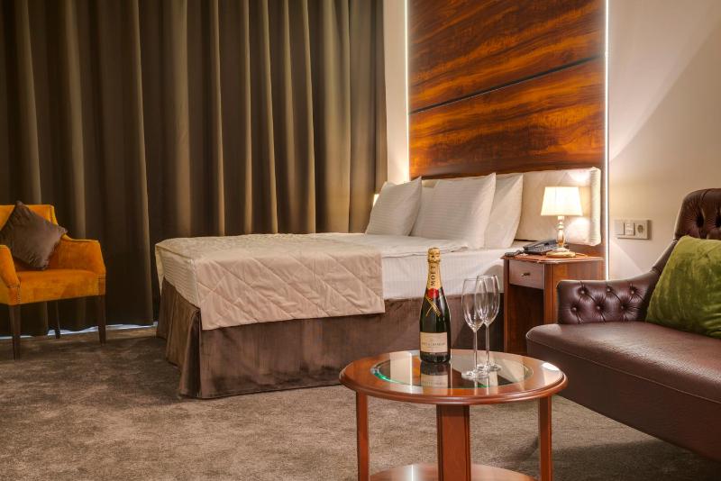 Deluxe Double or Twin Room image 2