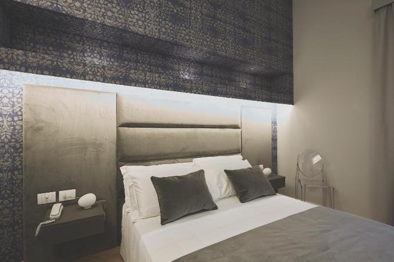 Superior Double Room image 3