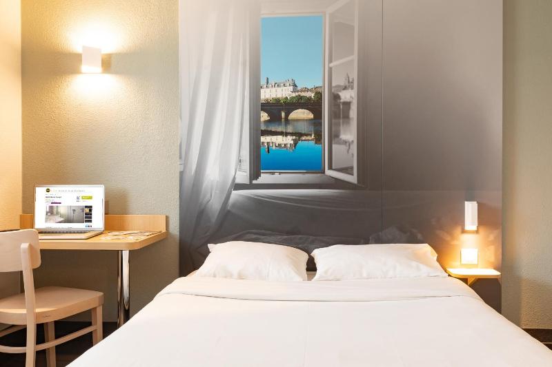 Double Room image 4