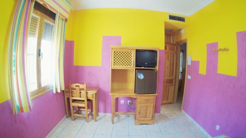 Twin Room image 2