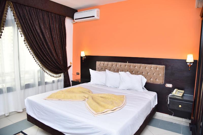 Quadruple Room image 2
