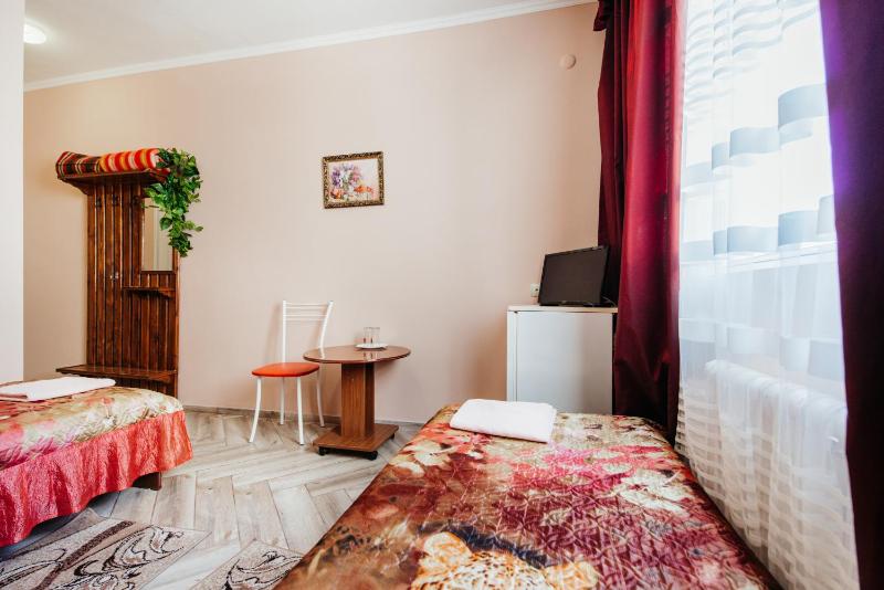 Twin Room image 2