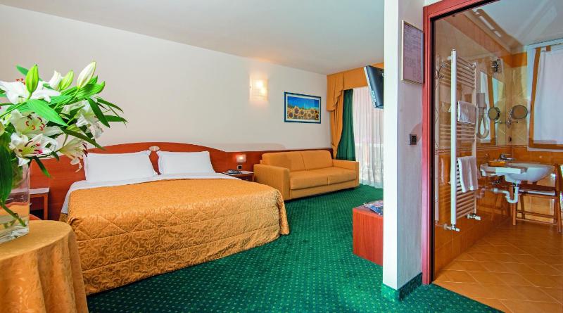 Hotel Capri Bardolino 3S - image 31