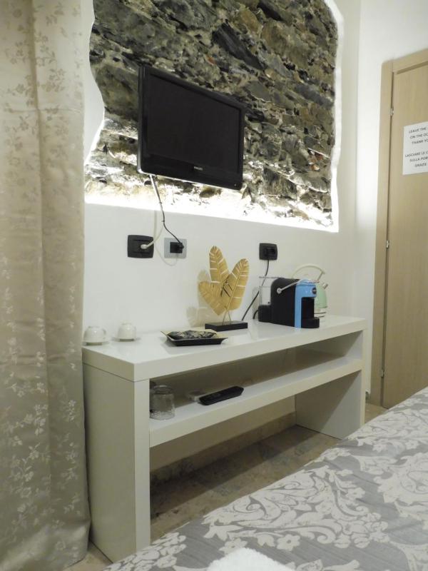 Standard King Room image 2
