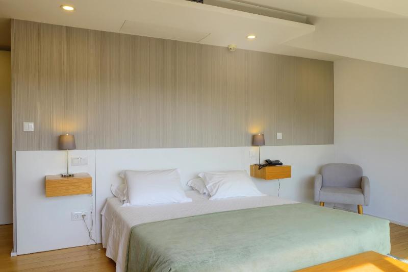 Junior Suite with Balcony image 3