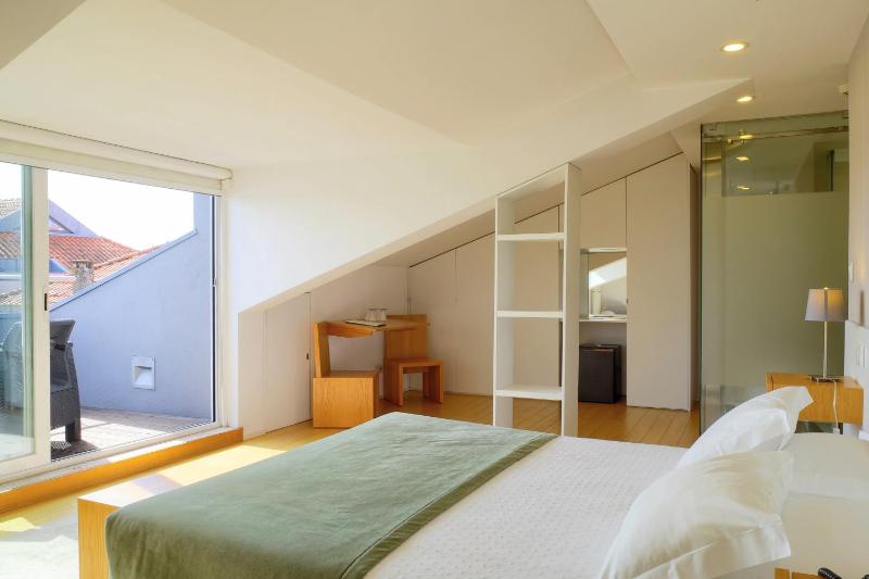 Junior Suite with Balcony image 4