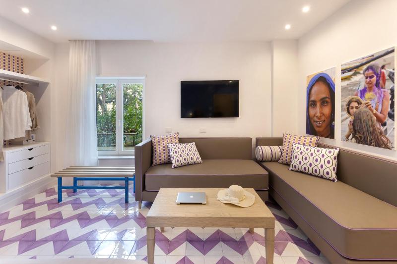 Quadruple Room image 3