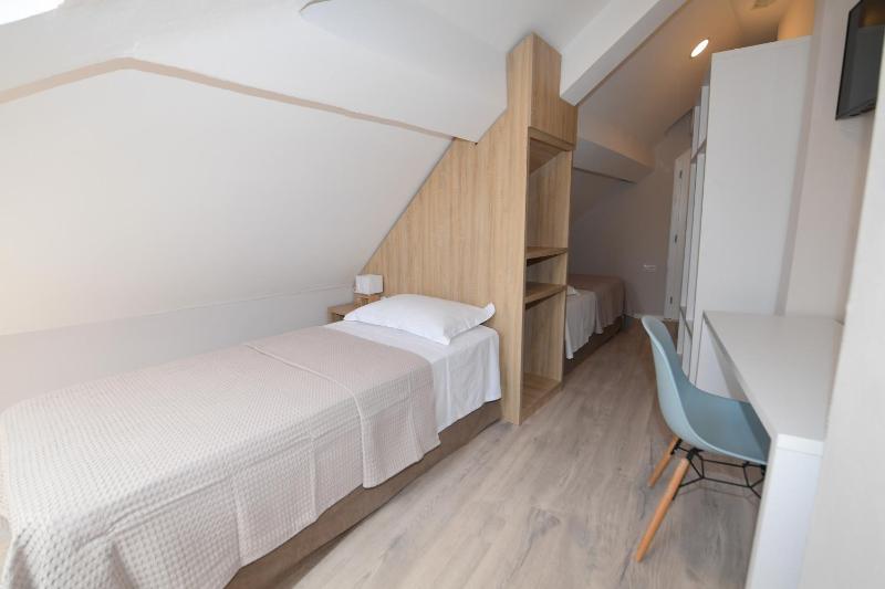 Promenade Hotel - image 11