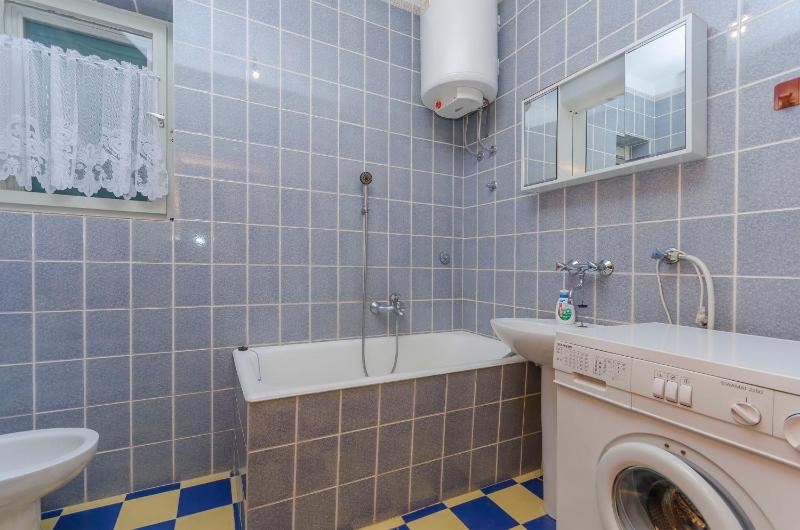 Four-Bedroom Holiday Home image 3