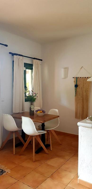 One-Bedroom Apartment image 2