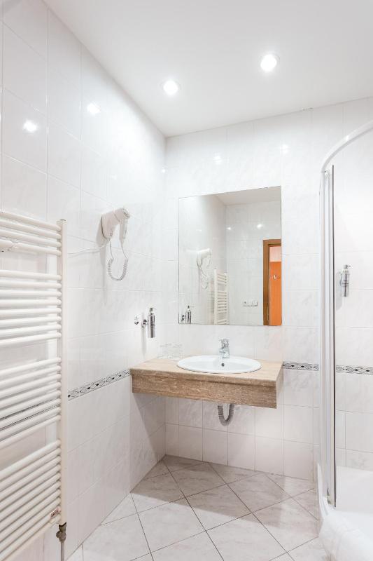 Quadruple Room with Balcony and Wellness Access image 2