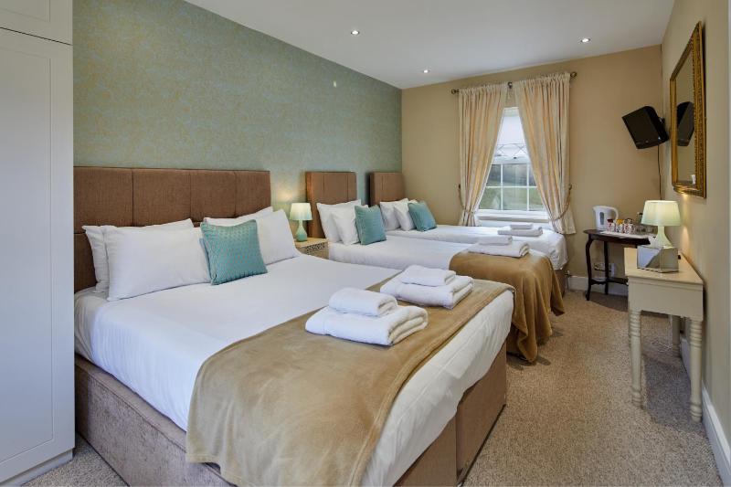 Quadruple Room image 1