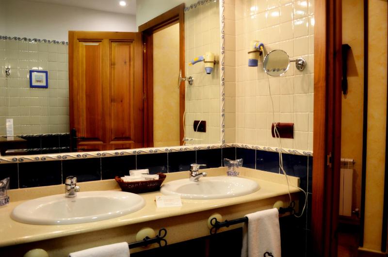 Superior Double Room image 3
