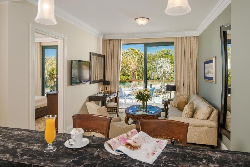 Deluxe King Suite with Balcony image 1