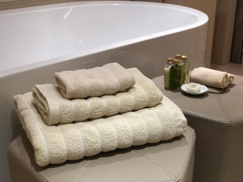 Junior Suite with jacuzzi image 2