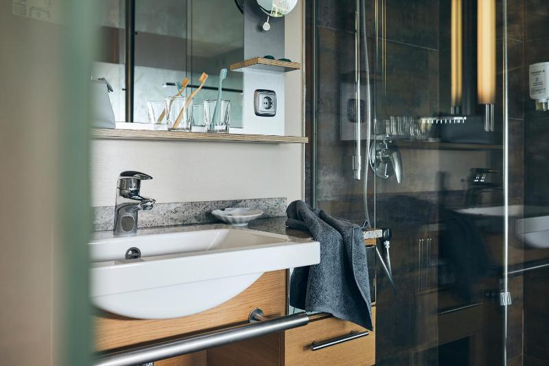 Standard Single Room image 3