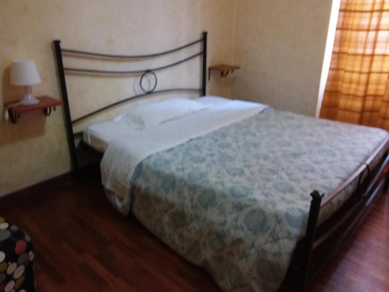 Basic Triple Room with Shared Bathroom image 4