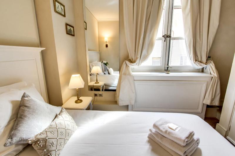 Single Room Vendôme (first floor) image 2