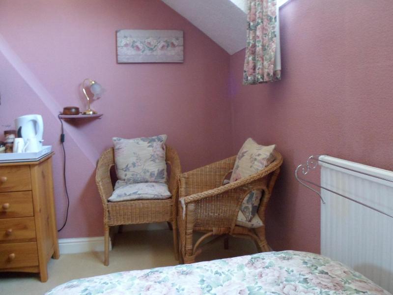 Twin Room with Shared Bathroom image 4