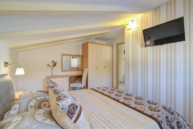 Two-Bedroom Apartment with Balcony and Sea View image 4