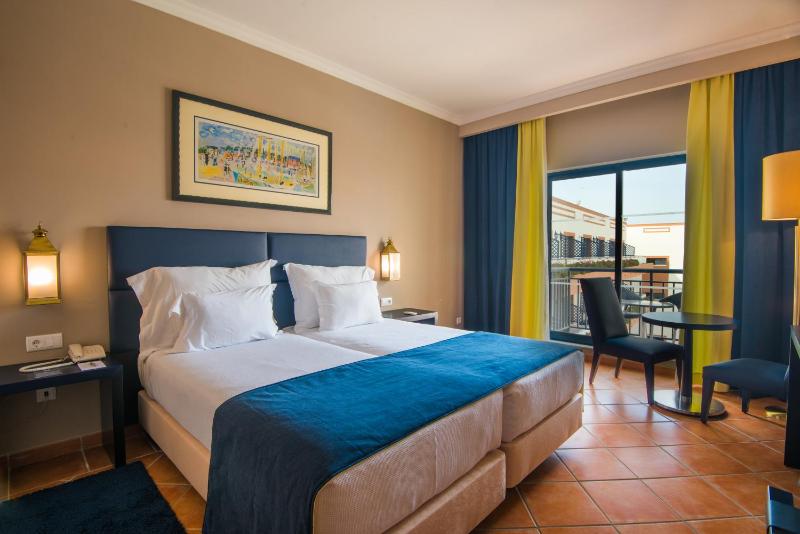 Twin Room with Extra Bed (2 Adults + 1 Child) image 4