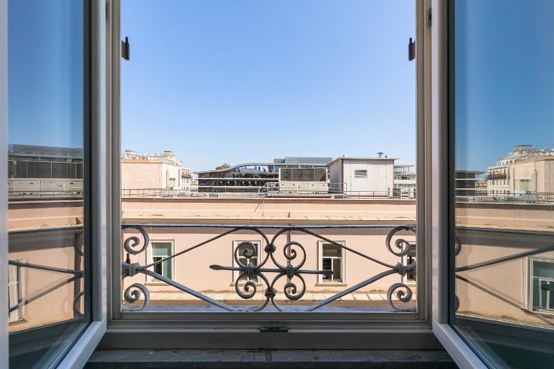 One-Bedroom Apartment image 1