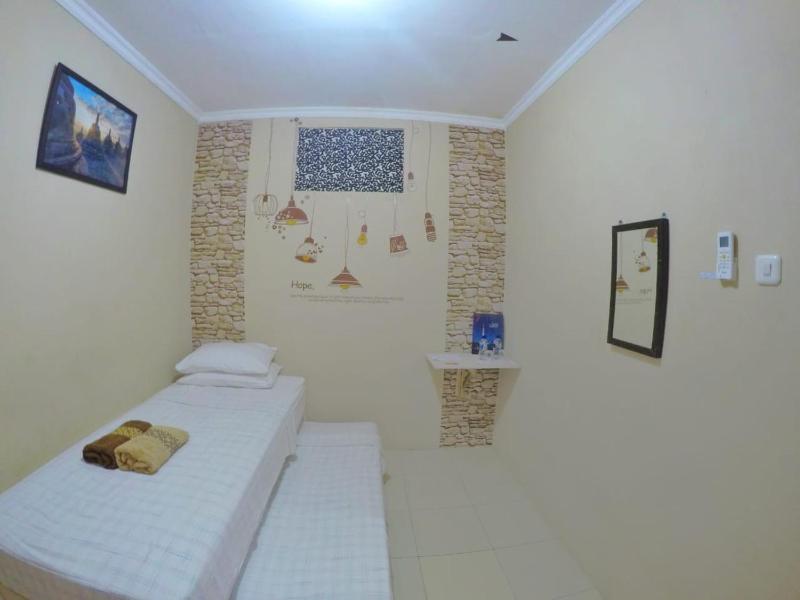 Twin Room image 1