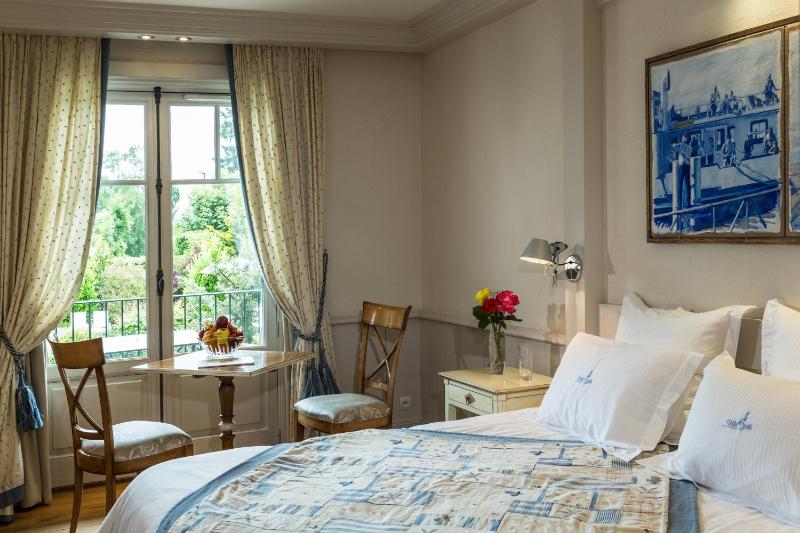 Double/Twin Room Swimming-Pool Side image 4