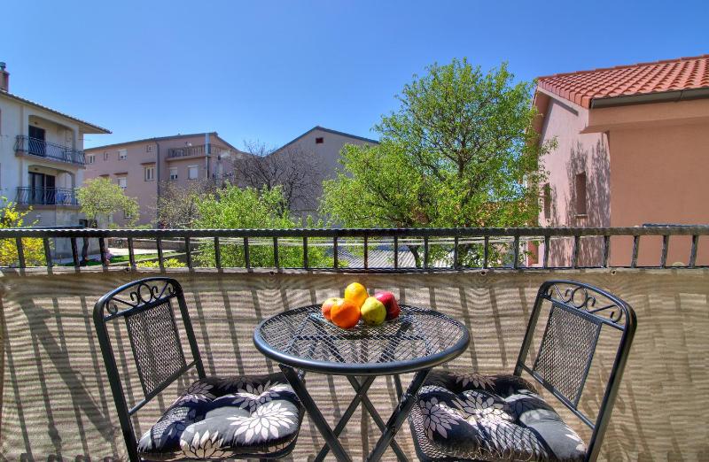 Studio with Balcony image 3