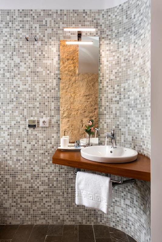 Torre Homenaje Historical Suites - image 4